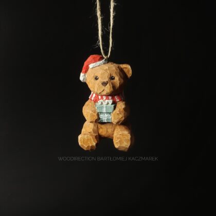 Miś z prezentem - ozdoba na choinkę