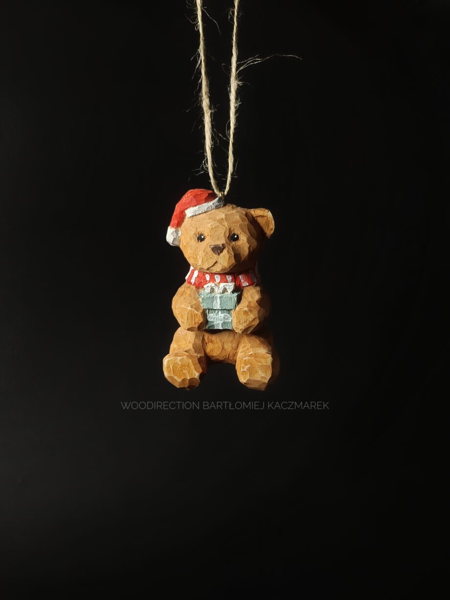Miś z prezentem - ozdoba na choinkę